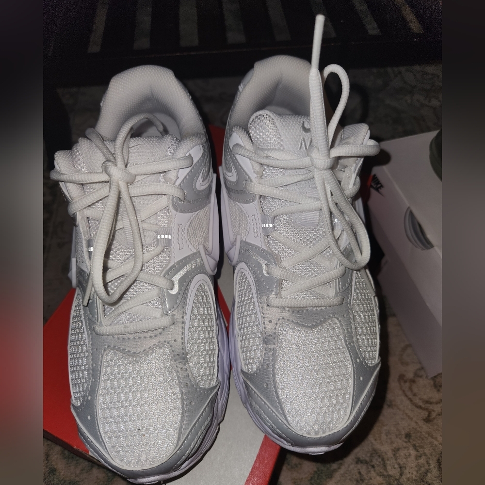 Nike Athletic Shoes in White and Gray